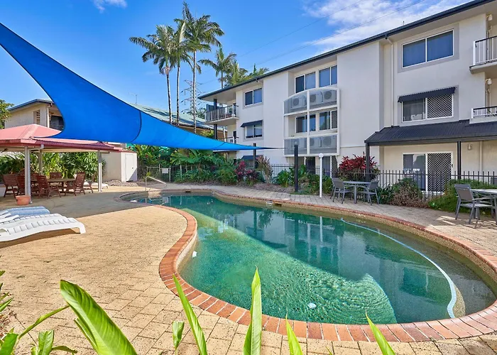 Cairns Reef Apartments & Motel
